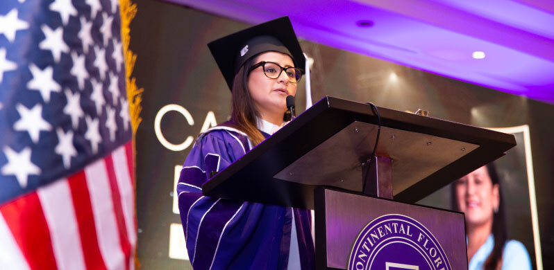 primera-graduacion-continental-florida-university